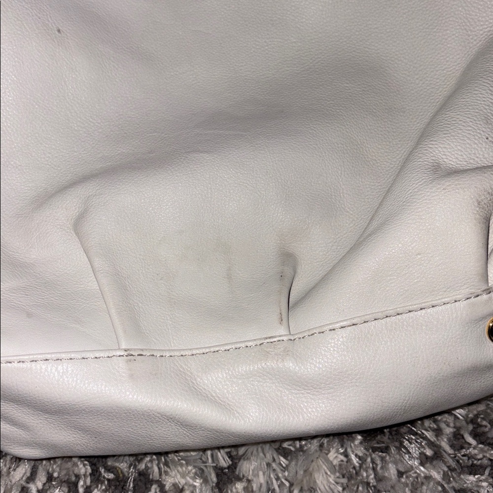 Michael Kors White Leather Tote Bag - Picture 4 of 16